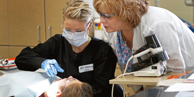 faculty assisting student