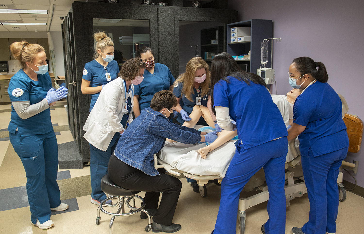 President Hensrud tours the nursing lab with students.