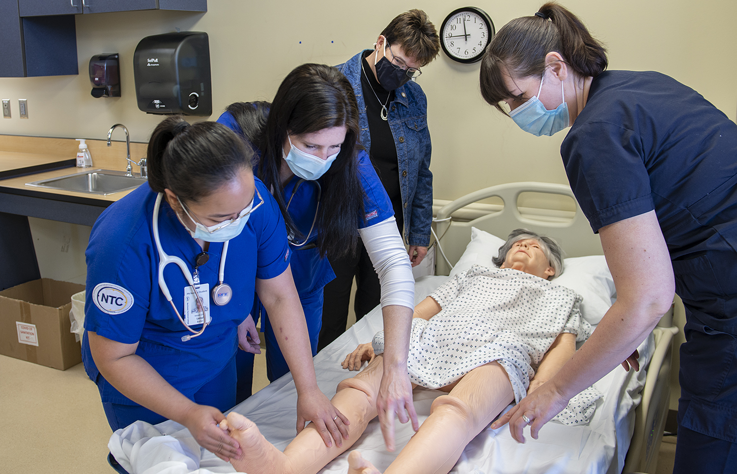 President Hensrud tours the updated nursing lab with students in April 2021.