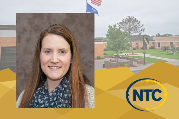 Henriksen Named 2023 Outstanding Educator by Minnesota State